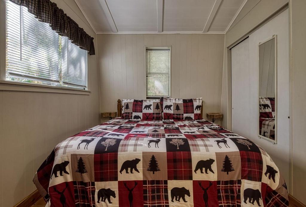Four Bears Den, Hot Tub, 1089 Of Free Attraction Tickets For Each Paid Day, Dollywood And More Gatlinburg Exterior photo